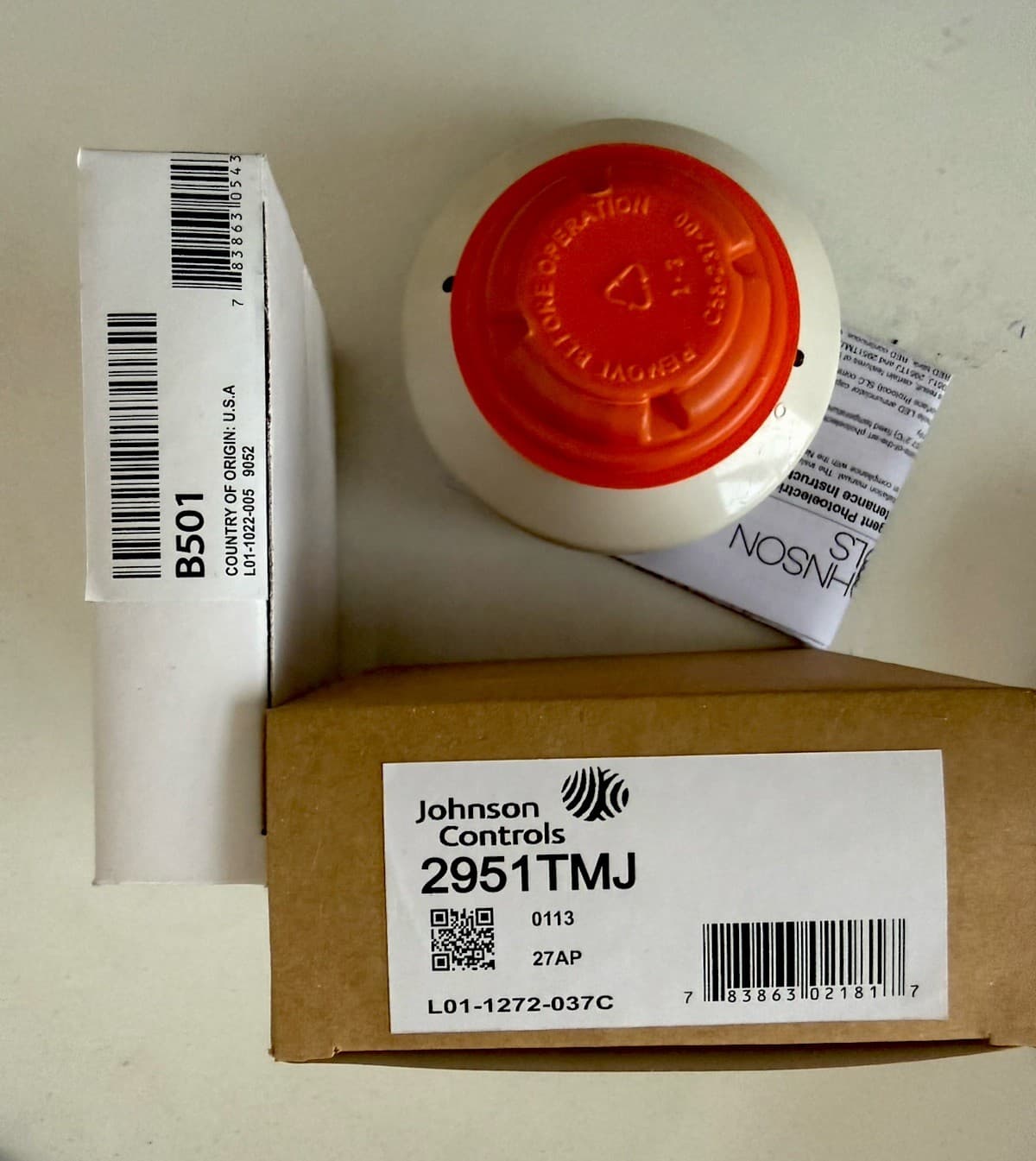 JOHNSON CONTROLS 2951TMJ SMOKE DETECTOR WITH BASE - New