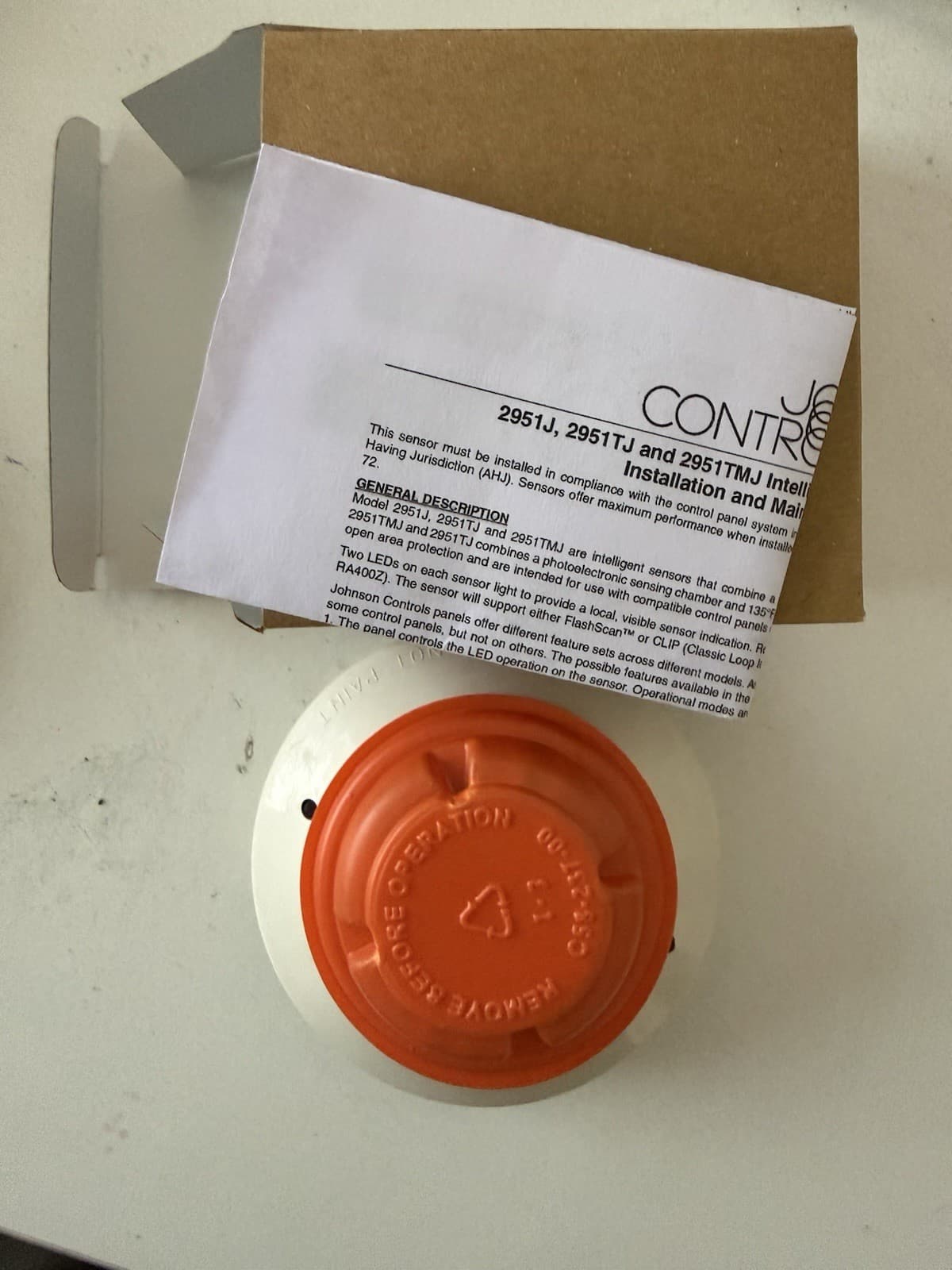 JOHNSON CONTROLS 2951TMJ SMOKE DETECTOR WITH BASE - New - Thumbnail 4