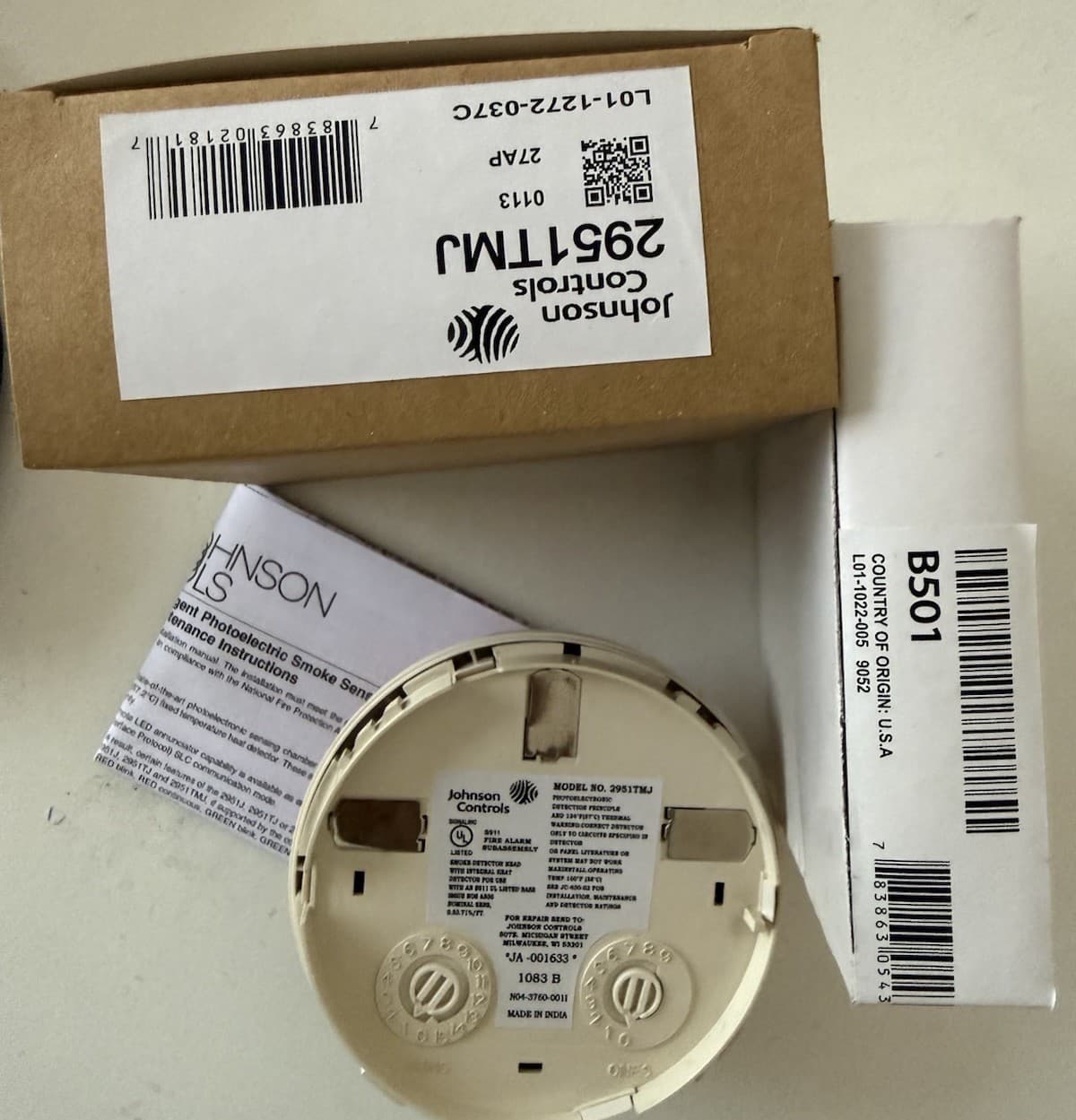 JOHNSON CONTROLS 2951TMJ SMOKE DETECTOR WITH BASE - New - Thumbnail 6
