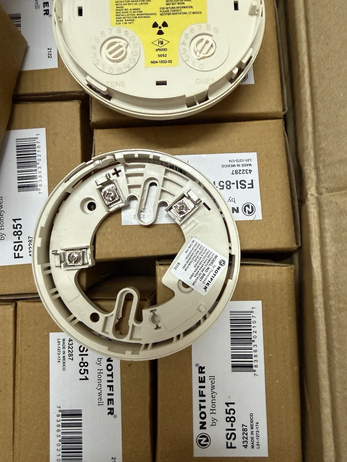 NOTIFIER FSI-851 INTELLIGENT IONIZATION SMOKE DETECTOR - Thumbnail 3